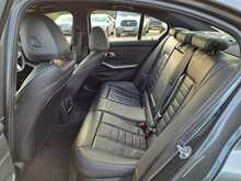 BMW 3 Series 330e M Sport - U150543
