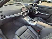BMW 3 Series 330e M Sport - U150543