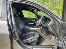 BMW 3 Series 330e M Sport - U150543