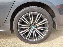 BMW 3 Series 330e M Sport - U150543