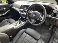 BMW 3 Series 330e M Sport - U150543