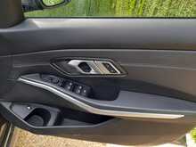 BMW 3 Series 330e M Sport - U150543