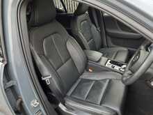 Volvo XC40 B3 MHEV Plus - U150555