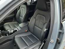 Volvo XC40 B3 MHEV Plus - U150555