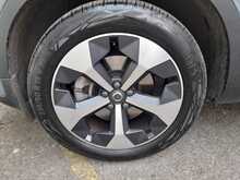 Volvo XC40 B3 MHEV Plus - U150555