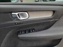 Volvo XC40 B3 MHEV Plus - U150555