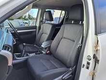 Toyota Hilux D-4D Invincible - U150606