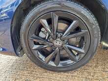 Toyota Auris VVT-h Design - U150671