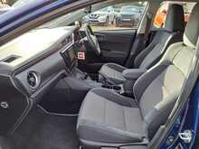 Toyota Auris VVT-h Design - U150671