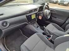 Toyota Auris VVT-h Design - U150671
