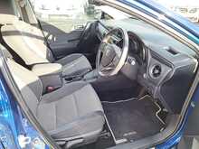 Toyota Auris VVT-h Design - U150671
