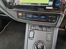 Toyota Auris VVT-h Design - U150671