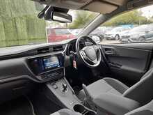 Toyota Auris VVT-h Design - U150671