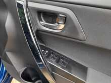 Toyota Auris VVT-h Design - U150671