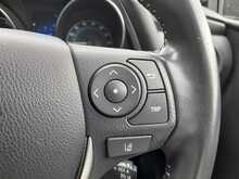 Toyota Auris VVT-h Design - U150671
