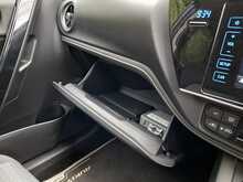 Toyota Auris VVT-h Design - U150671