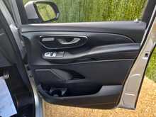 Mercedes-Benz V Class V250d AMG Line - U150739