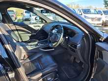 Jaguar F-PACE P250i Chequered Flag - U150760