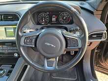 Jaguar F-PACE P250i Chequered Flag - U150760