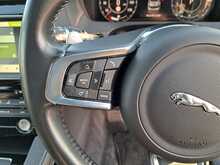 Jaguar F-PACE P250i Chequered Flag - U150760