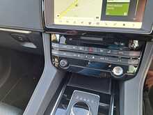 Jaguar F-PACE P250i Chequered Flag - U150760