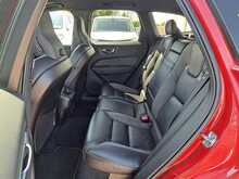 Volvo XC60 B4 MHEV R-Design - U150841