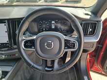 Volvo XC60 B4 MHEV R-Design - U150841