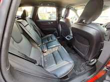 Volvo XC60 B4 MHEV R-Design - U150841