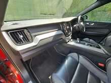 Volvo XC60 B4 MHEV R-Design - U150841