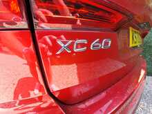 Volvo XC60 B4 MHEV R-Design - U150841