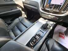 Volvo XC60 B4 MHEV R-Design - U150841