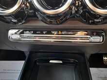 Mercedes-Benz GLB GLB200 AMG Line - U150940