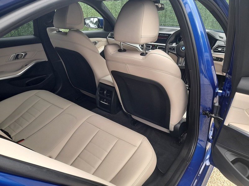 BMW 3 Series 330i M Sport - U150966