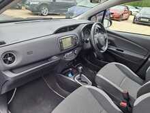 Toyota Yaris VVT-h Y20 Bi-tone - U150990