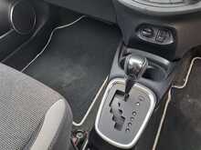Toyota Yaris VVT-h Y20 Bi-tone - U150990