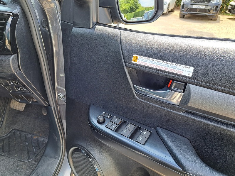 Toyota Hilux D-4D Invincible X - U151142