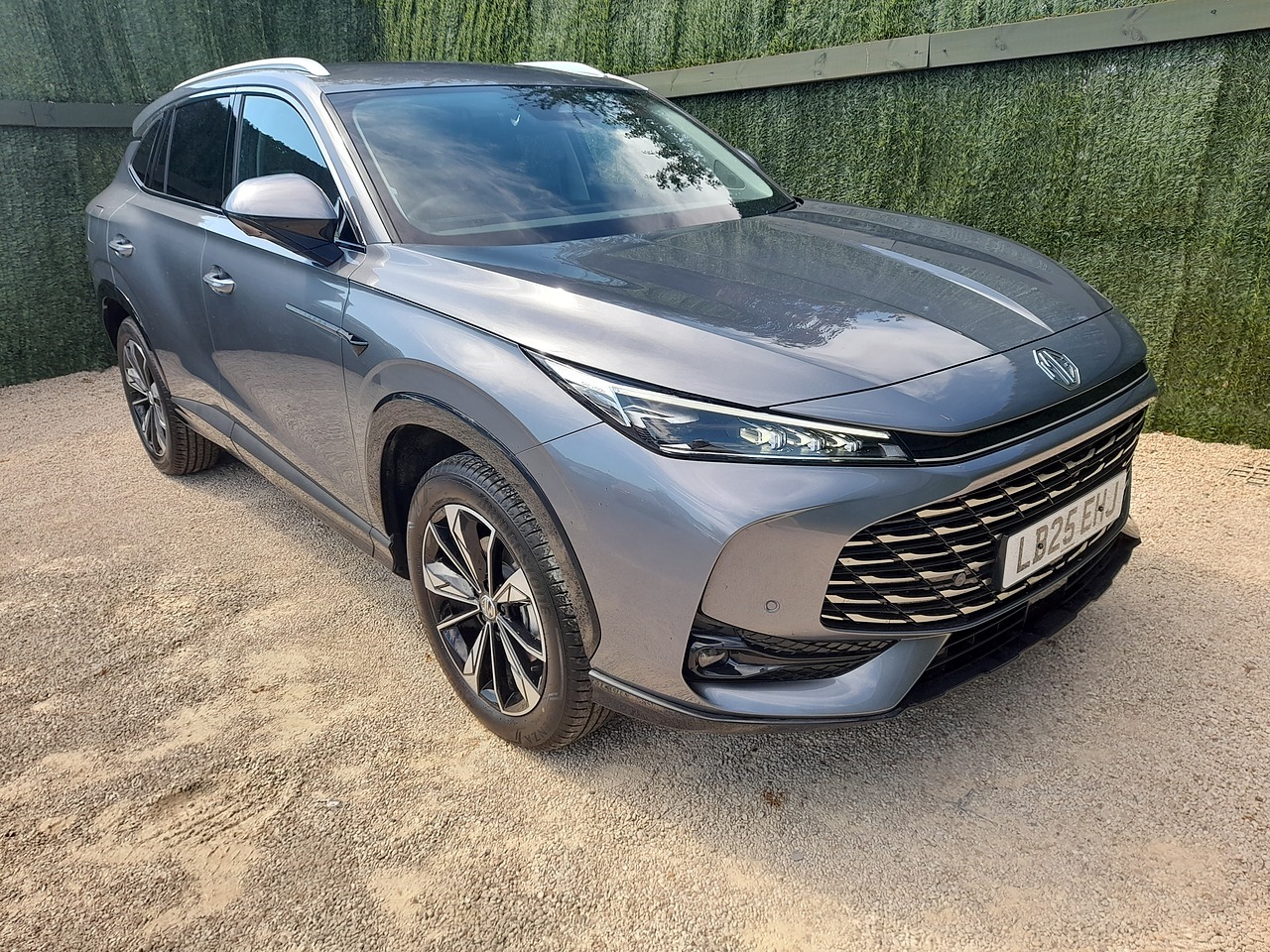 MG HS 2025