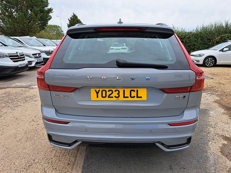 Volvo XC60 B5 MHEV Plus - U151228