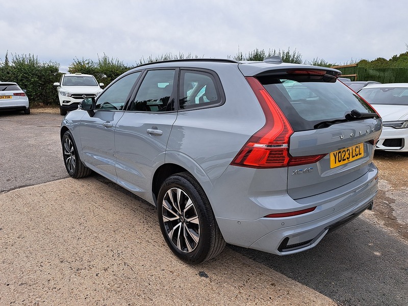 Volvo XC60 B5 MHEV Plus - U151228
