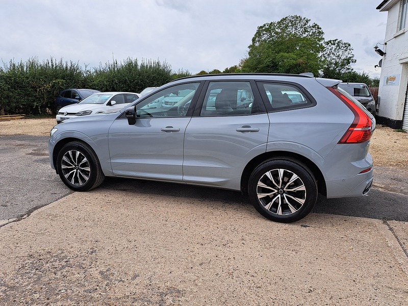 Volvo XC60 B5 MHEV Plus - U151228