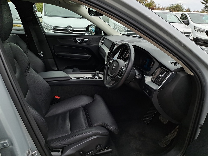 Volvo XC60 B5 MHEV Plus - U151228