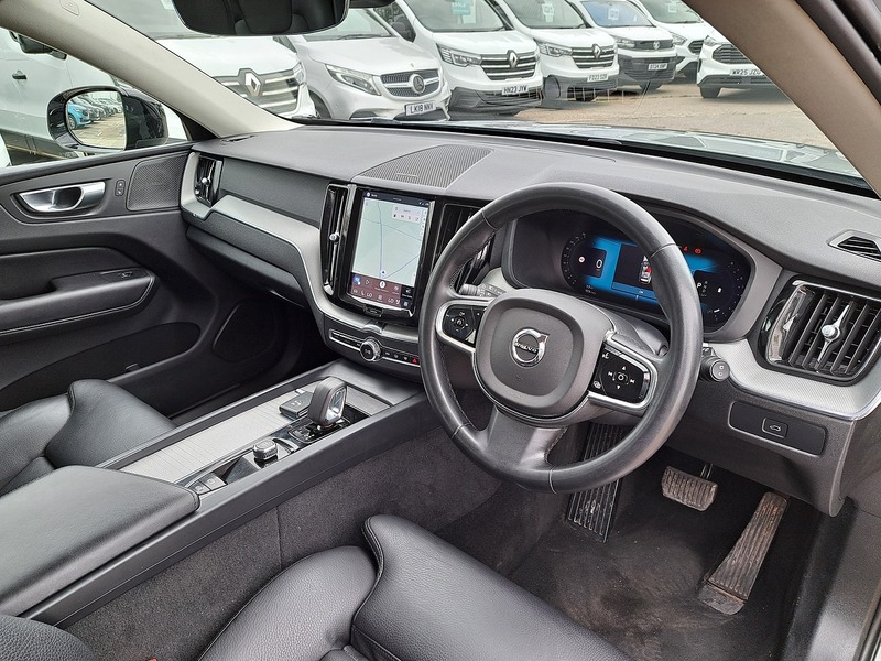 Volvo XC60 B5 MHEV Plus - U151228