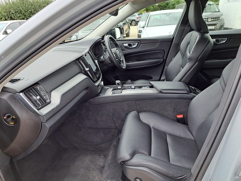 Volvo XC60 B5 MHEV Plus - U151228