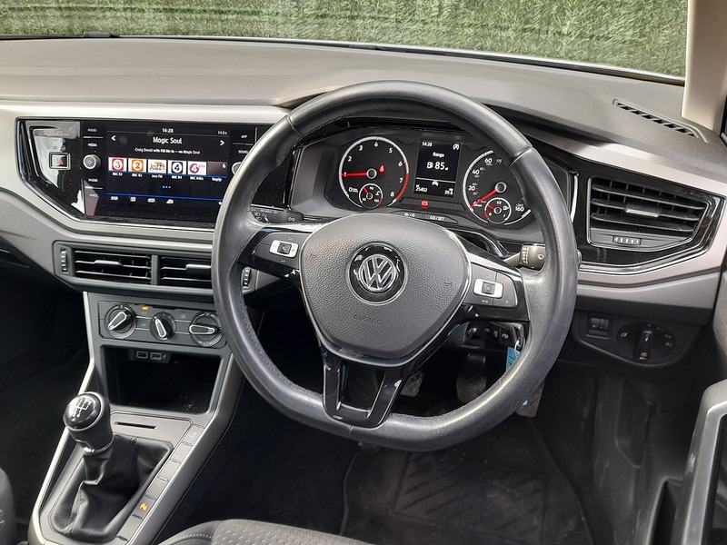 Volkswagen Polo TSI SE - U151274