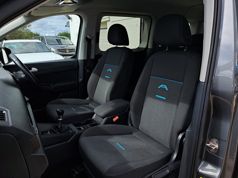 Ford Grand Tourneo Connect EcoBlue Active - U151280