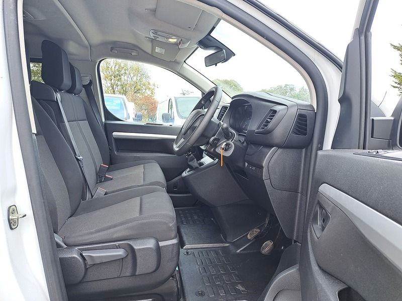 Peugeot Expert BlueHDi 1200 Professional Premium + - U151301