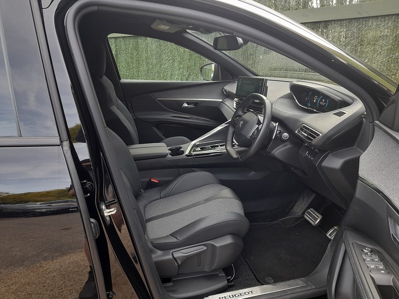 Peugeot 3008 Allure Premium + - U151307