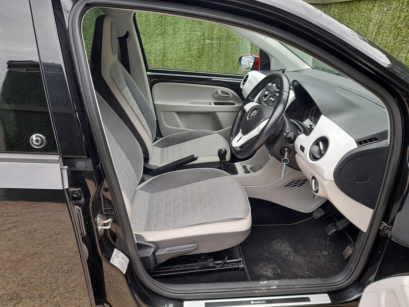 Volkswagen up! up! beats - U151331