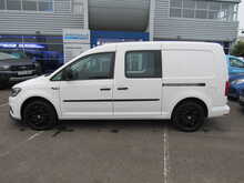 Volkswagen Caddy Maxi TDi C20 Maxi Kombi Van with Sat Nav Air con 5 seats 2.0 5dr Combi Van Manual Diesel - U11303
