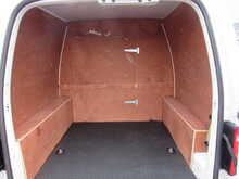 Volkswagen Caddy Maxi TDi C20 Maxi Kombi Van with Sat Nav Air con 5 seats 2.0 5dr Combi Van Manual Diesel - U11303